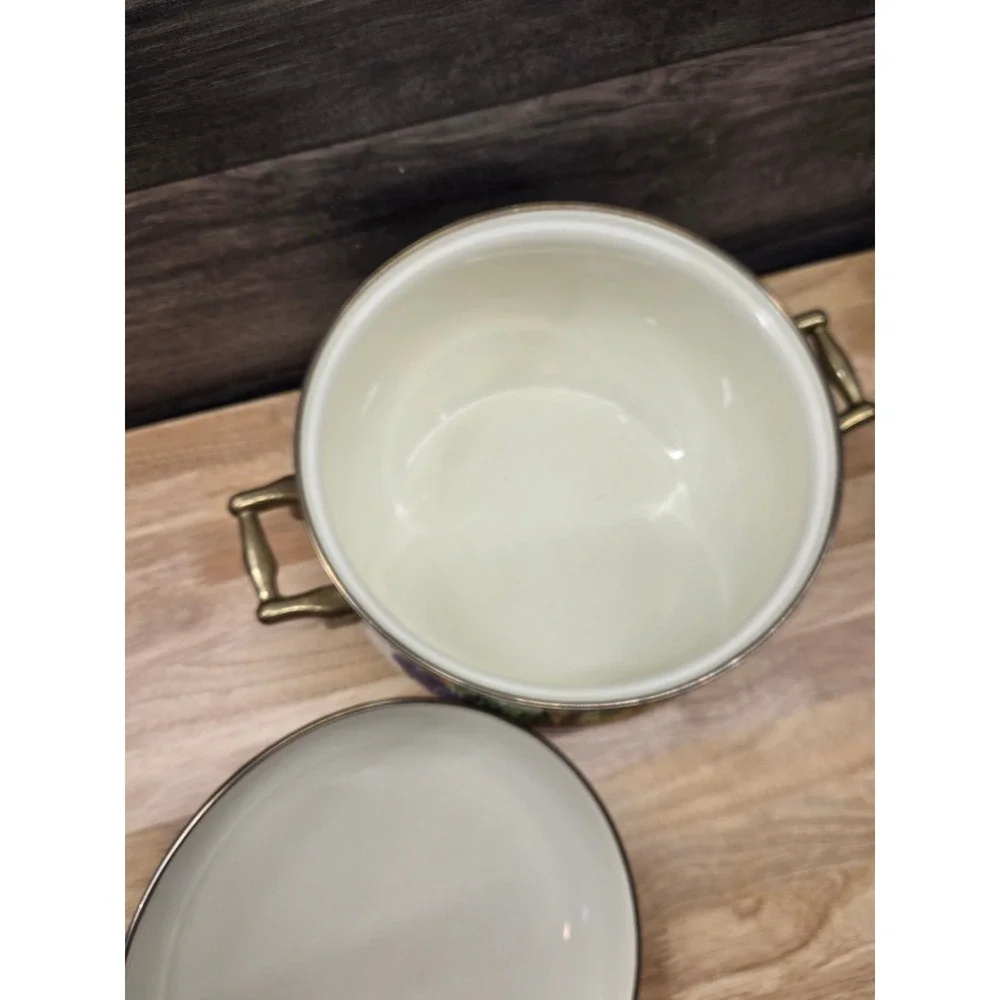 Tabletops Unlimited Kensington Gardens 8 Qt Enamel Stock Pot, Dutch Oven